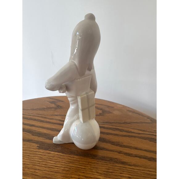 Vintage Rosal Porcelain Figurine Girl Hiding Gift & Ball Made in Spain - Picture 6 of 7